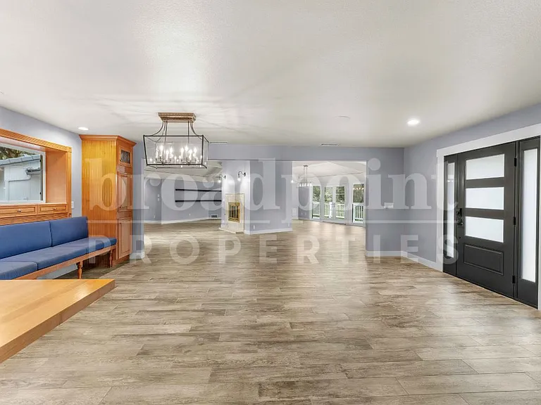 2113 Sleepy Hollow Rd — Photo 9