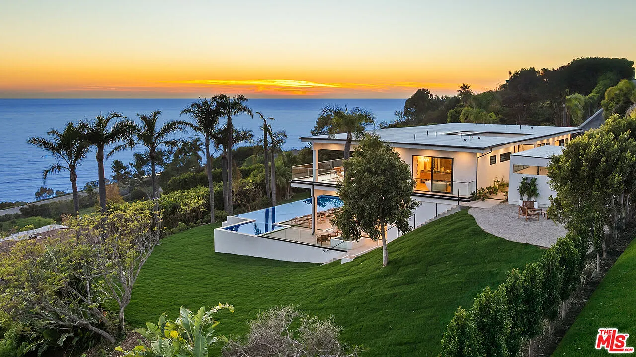4 bed, 4.5 bath, 6700 sqft, $50,000 — Photo 1