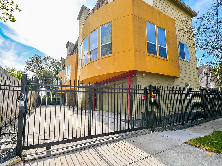 92 Dennis St #B — Photo 2