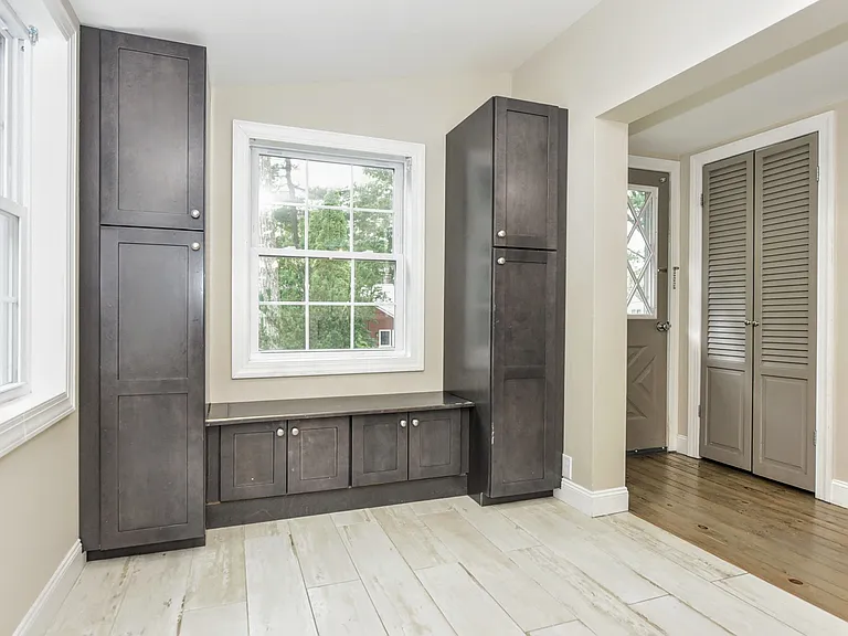 6 Standish Ln — Photo 13
