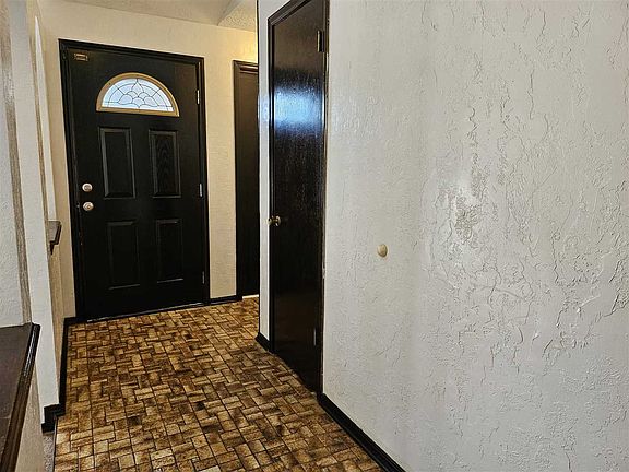 2nd image of 4606 NE Euclid Ave