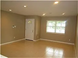 3 bed, 2.0 bath, 1619 sqft, $1,995 — Photo 2