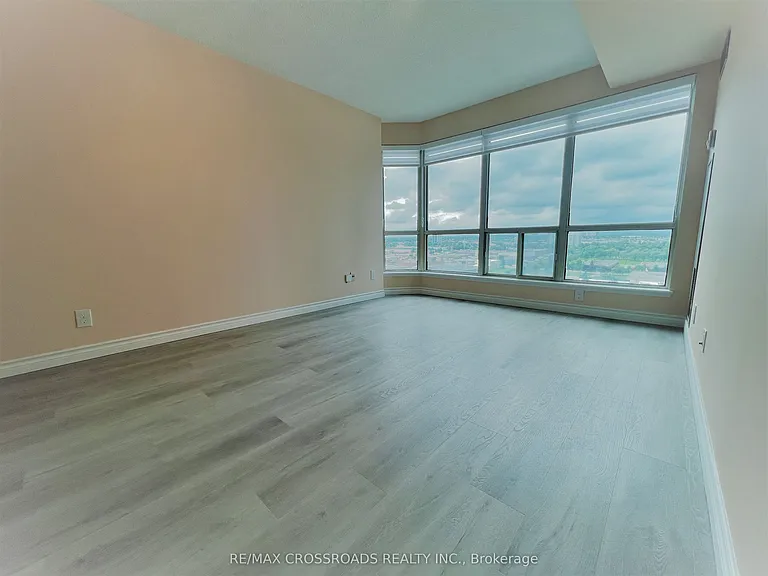 8 Lee Centre Dr #1702 — Photo 7