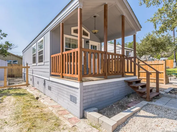 2046 Dry Creek, Canyon Lake, TX 78133