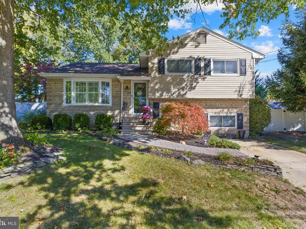 11 Probasco Dr, Allentown, NJ 08501