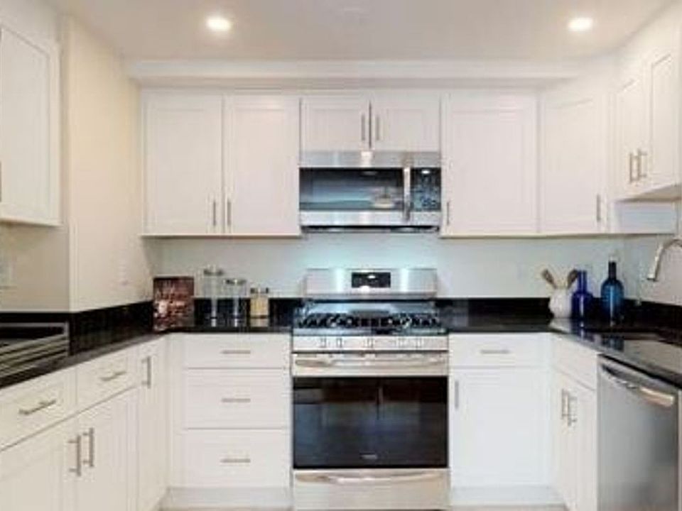 1st image of 139 Glenville Ave #2