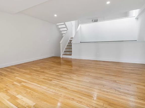 3rd image of 123 E 54th St APT 6B