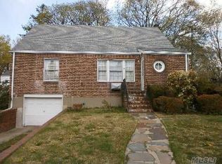 11 Cameron Ln, Valley Stream, NY 11581