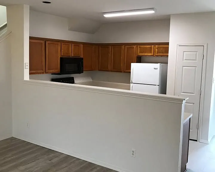 5750 Golf Hts #2 — Photo 8