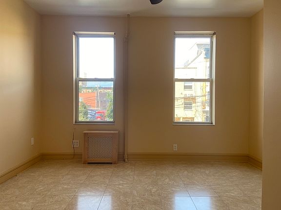 5th image of 3015 45th St APT 2