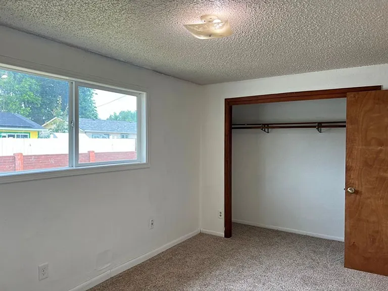 385 Dianne Ct — Photo 21