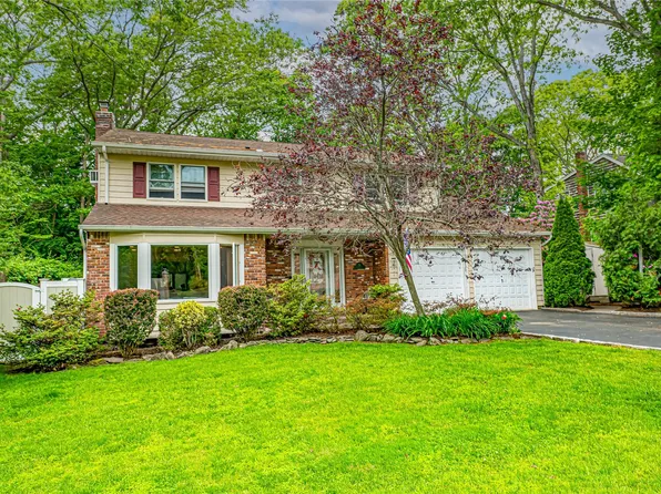 29 Harding Street, Smithtown, NY 11787