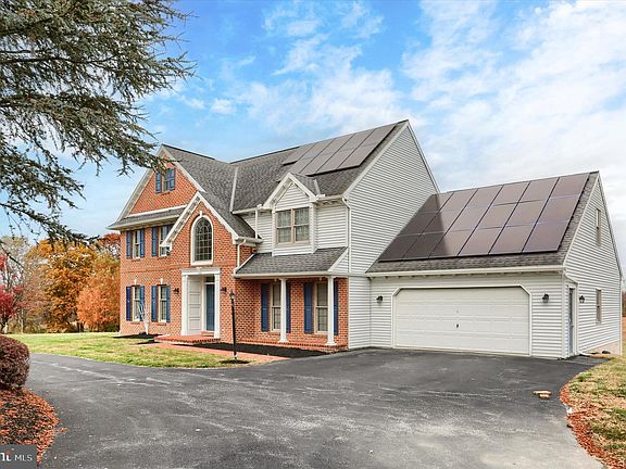 4th image of 1195 Cherrington Ln