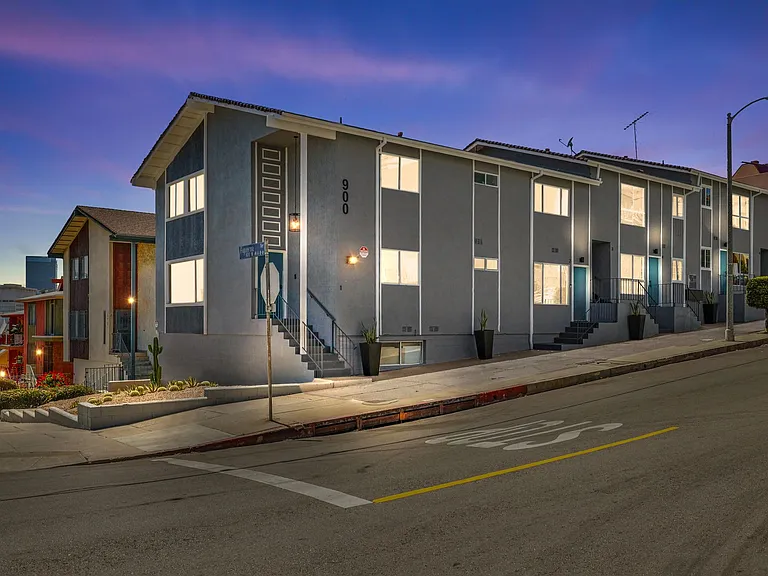 900 W College St — Photo 11