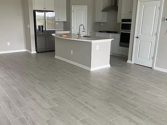 5th image of 599 Cherry Elm Dr