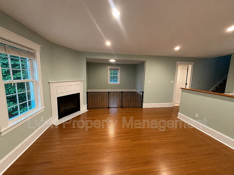 380 N Main St — Photo 7