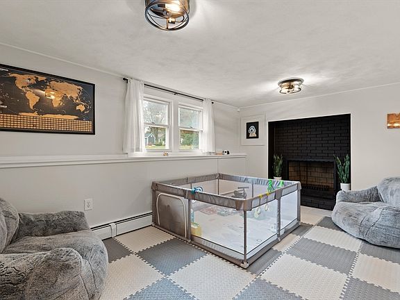 5th image of 12 Pinecroft Ave