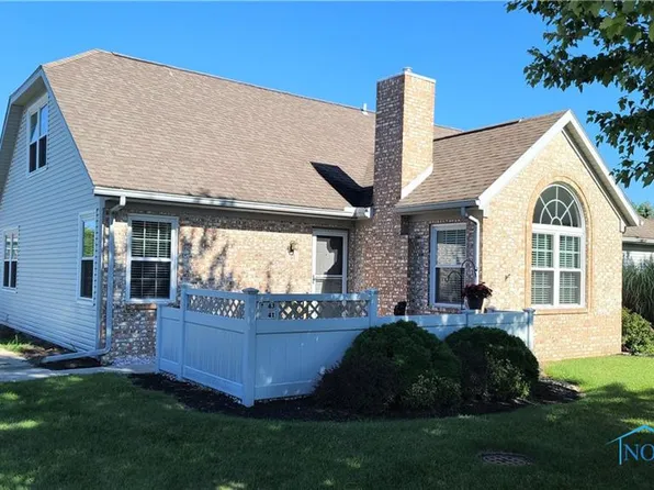 41 Foxgate Cir W, Bowling Green, OH 43402