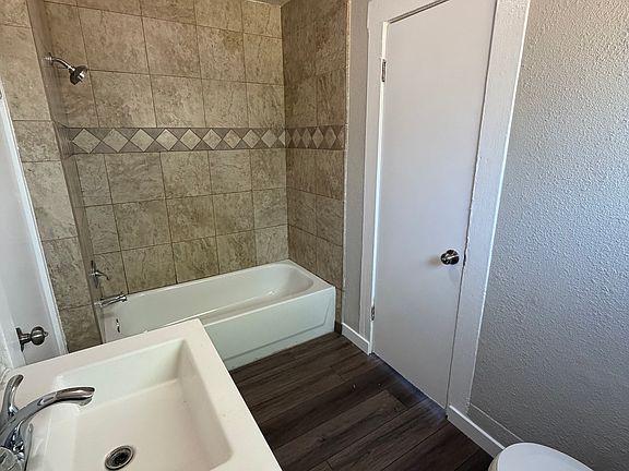 4th image of 1404-1406 E Fountain Way