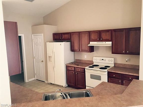 2nd image of 1029 NE 32nd St