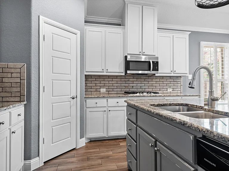 840 Parkside Dr — Photo 12