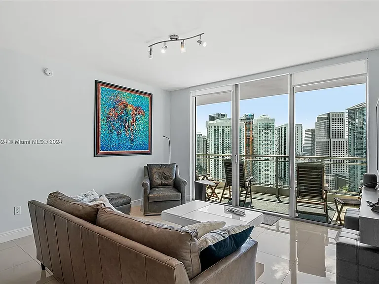 90 SW 3rd St #3501 — Photo 9