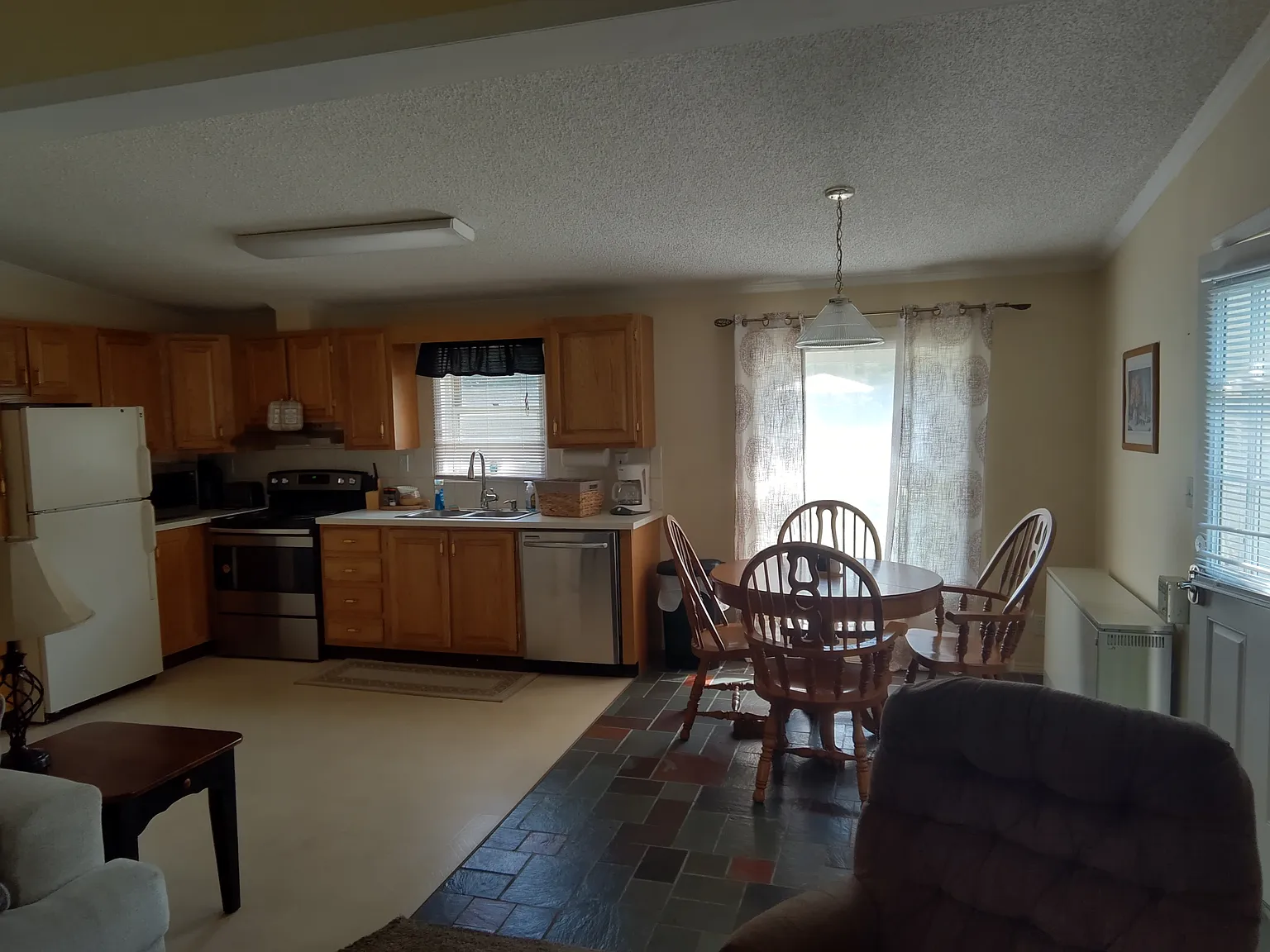 2 bed, 1056 sqft, $1,300 — Photo 3