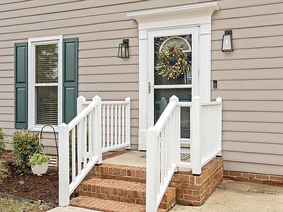 3rd image of 203 Mainsail Dr