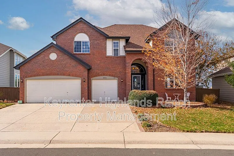 4 bed, 4.5 bath, 4199 sqft, $3,995 — Photo 2