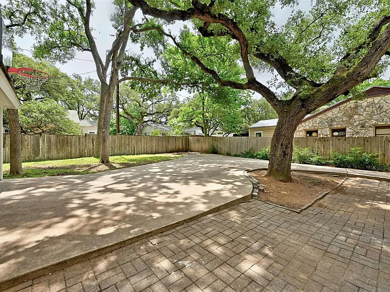 1305 Kenwood Ave — Photo 25