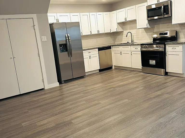 8109 Denton St — Photo 3