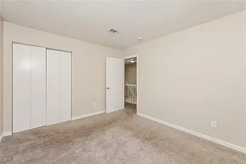 2573 Stratford Ln — Photo 7