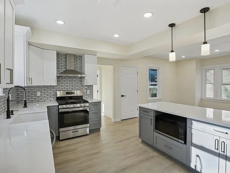 4 Lincoln Pl — Photo 16