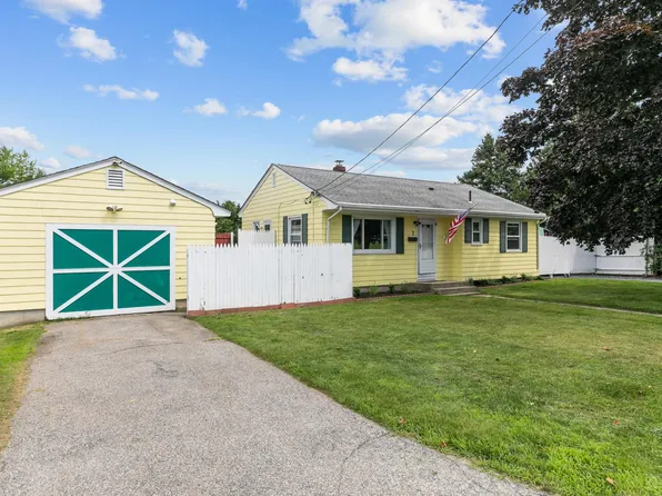 7 Casey Dr, Middletown, RI 02842