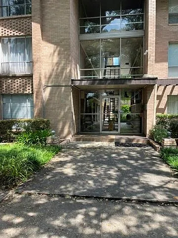4007 Saint Charles Ave #208