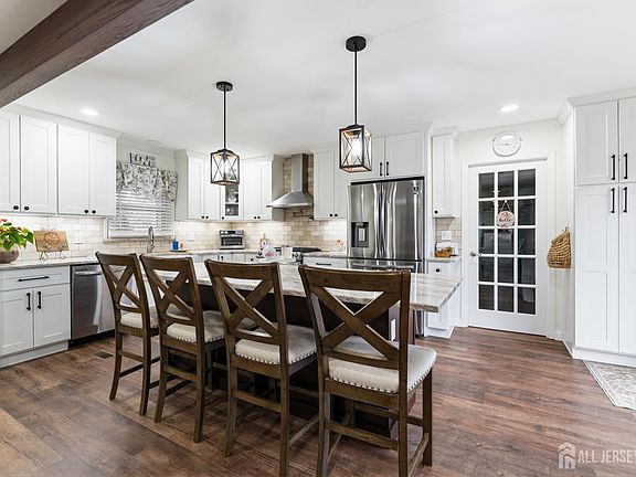 4th image of 8 Johnson Rd