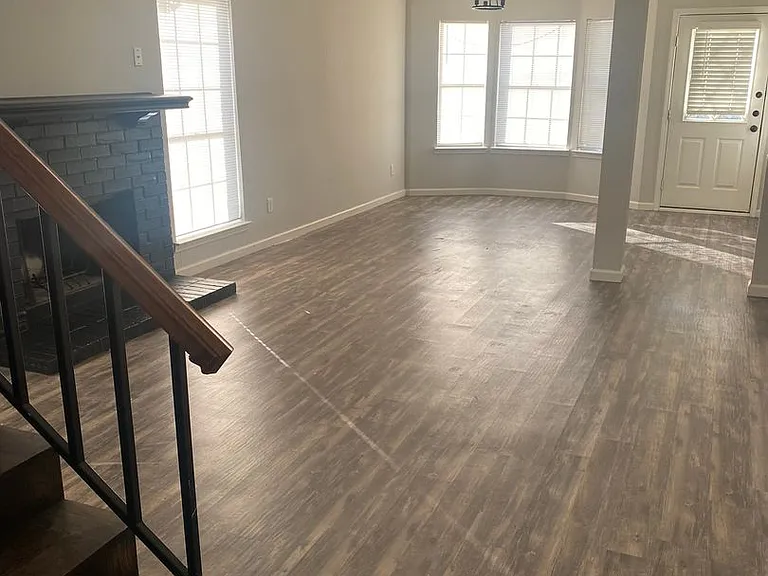 318 Spanish Moss Dr — Photo 2