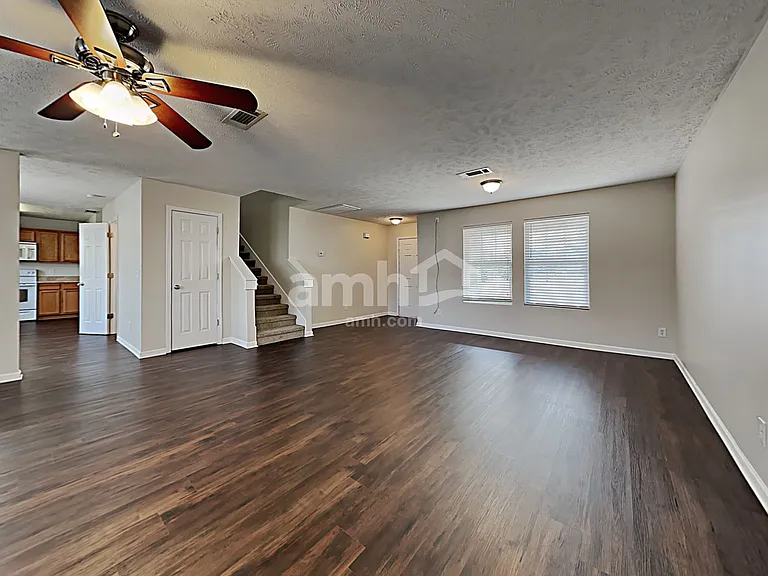 1316 Roxbury Ct — Photo 3
