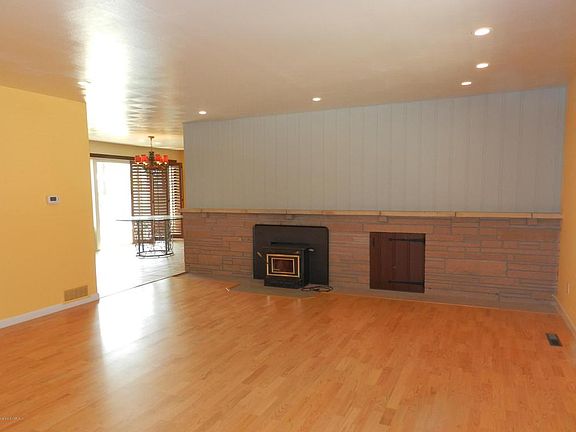5th image of 900 N Hallett Cir