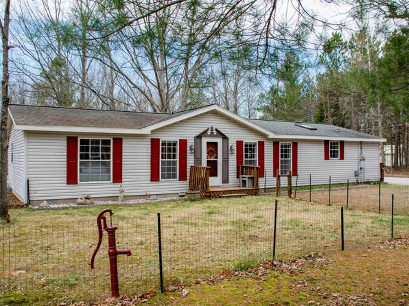 8418 Albrecht Rd, Interlochen, MI 49643