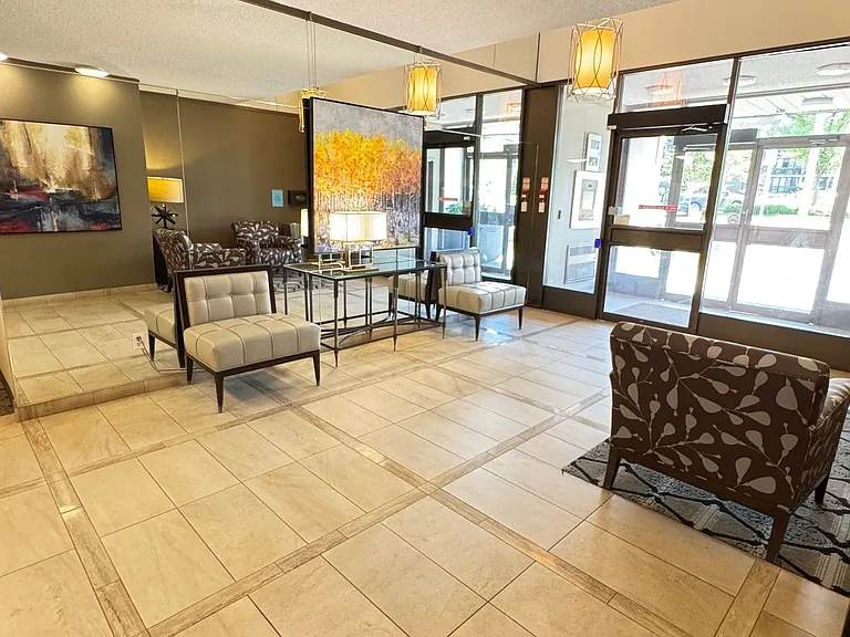 10 Fashion Roseway #507 — Photo 4