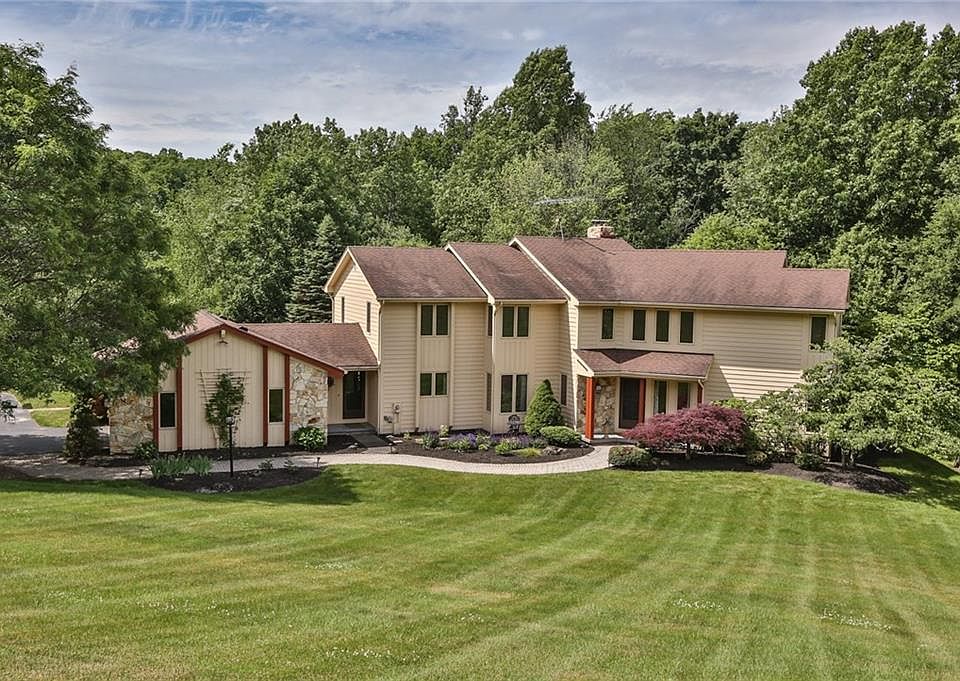 1st image of 11 Pondview Dr