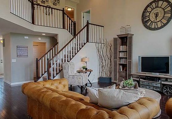 2nd image of 1245 Autumnview Dr