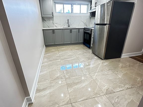 4th image of 38 Mendip Cres #Basement