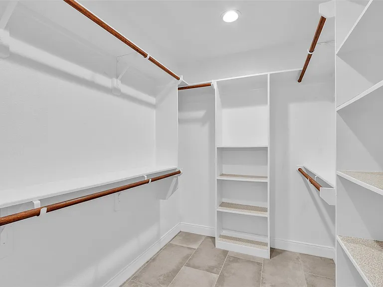 11087 Sutton Pl — Photo 20