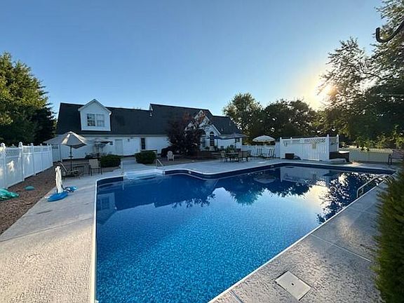 2nd image of 1721 Deer Run Road