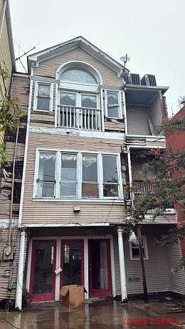 1st image of 406 Emerson St