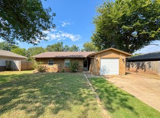 1900 Twin Tree Dr, Norman, OK 73071