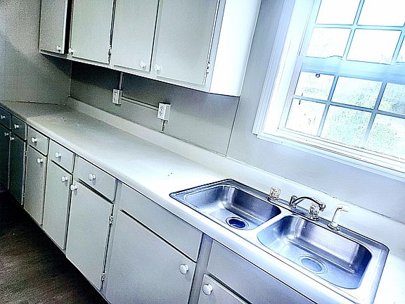 3rd image of 412 Creech St