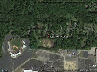 708 Dawson Dr SE, Warren, OH 44484